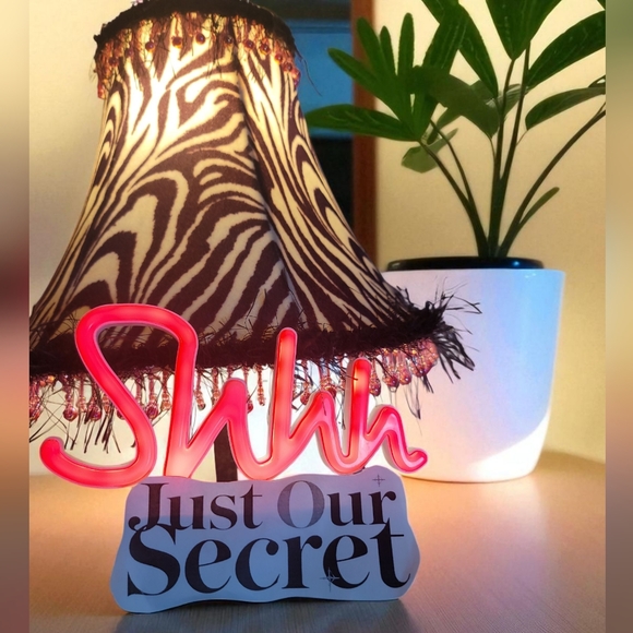 Designer and Luxury Items!! - Picture 8 of 12